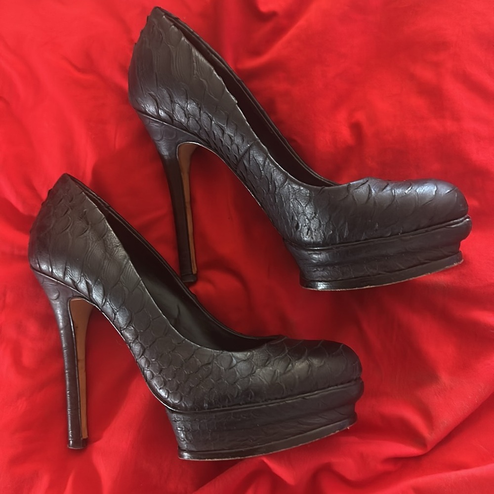 BCBG Maxazria  Crocodile all real leather platform